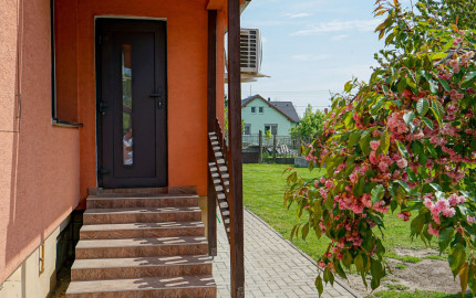 Pokojné bývanie kúsok od Bratislavy – 5-izbový dom Bezenye s veľkou záhradou