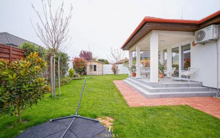 3-izbový rodinný dom s garážou, krbom a 600 m² krásnym pozemkom – Rajka, pri Bratislave