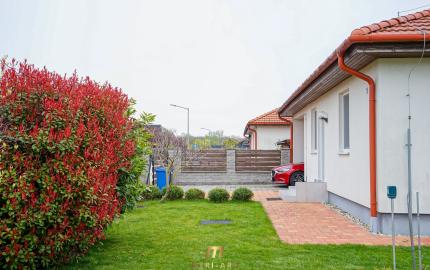 3-izbový rodinný dom s garážou, krbom a 600 m² krásnym pozemkom – Rajka, pri Bratislave