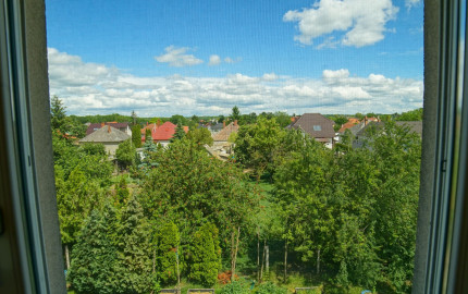 Priestranný 4-izbový byt • 2 balkóny • parkovanie • pokojná časť Rajky blízko Bratislavy