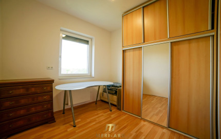 Priestranný 4-izbový byt • 2 balkóny • parkovanie • pokojná časť Rajky blízko Bratislavy