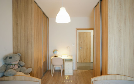 Štýlový 3-izbový byt s balkónom a parkovaním v uzavretom areáli – Rajka, kúsok od Bratislavy