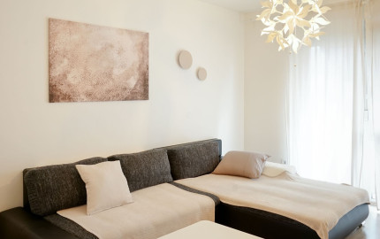 Štýlový 3-izbový byt s balkónom a parkovaním v uzavretom areáli – Rajka, kúsok od Bratislavy