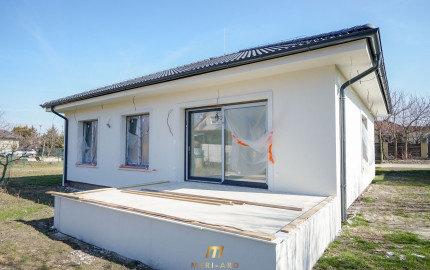 Moderná 4-izbová novostavba s terasou v starej časti Rajky – pokojné bývanie pri Bratislave