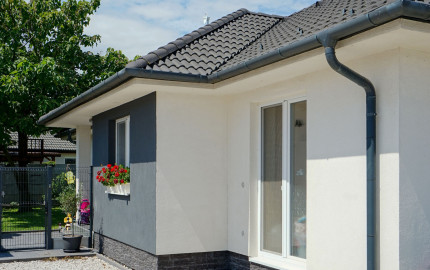 Moderný, zariadený 4 izbový dom s pekným pozemkom v tichom prostredí, Rajka