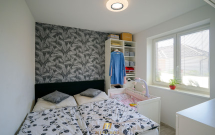 Moderný, zariadený 4 izbový dom s pekným pozemkom v tichom prostredí, Rajka