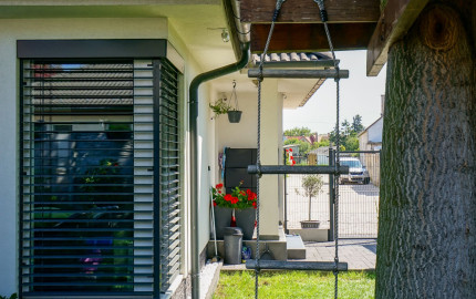 Moderný, zariadený 4 izbový dom s pekným pozemkom v tichom prostredí, Rajka
