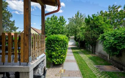 Rodinný dom s veľkým 1270 m² pozemkom a krásnou záhradou, Hegyeshalom pri Rajke