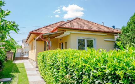 Rodinný dom s veľkým 1270 m² pozemkom a krásnou záhradou, Hegyeshalom pri Rajke