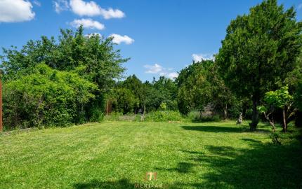 Rodinný dom s veľkým 1270 m² pozemkom a krásnou záhradou, Hegyeshalom pri Rajke