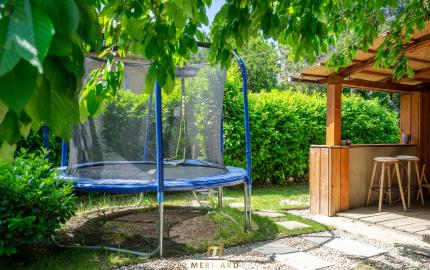 Rodinný dom s veľkým 1270 m² pozemkom a krásnou záhradou, Hegyeshalom pri Rajke