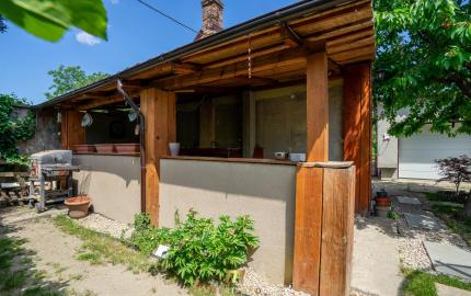 Rodinný dom s veľkým 1270 m² pozemkom a krásnou záhradou, Hegyeshalom pri Rajke