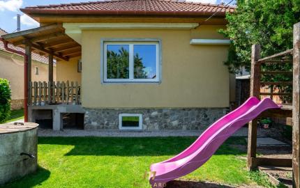 Rodinný dom s veľkým 1270 m² pozemkom a krásnou záhradou, Hegyeshalom pri Rajke