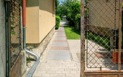 Rodinný dom s veľkým 1270 m² pozemkom a krásnou záhradou, Hegyeshalom pri Rajke