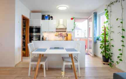 Moderný 3-izbový byt s balkónom, parkovaním a nízkymi nákladmi