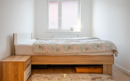 Moderný 3-izbový byt s balkónom, parkovaním a nízkymi nákladmi