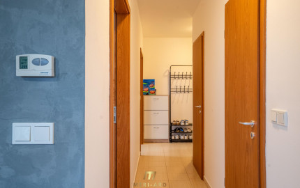 Moderný 3-izbový byt s balkónom, parkovaním a nízkymi nákladmi