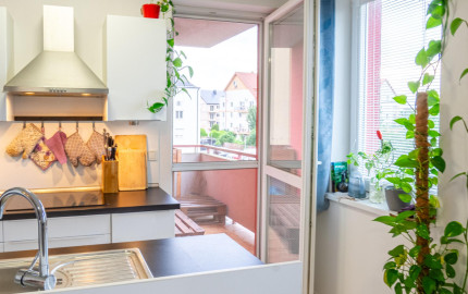 Moderný 3-izbový byt s balkónom, parkovaním a nízkymi nákladmi