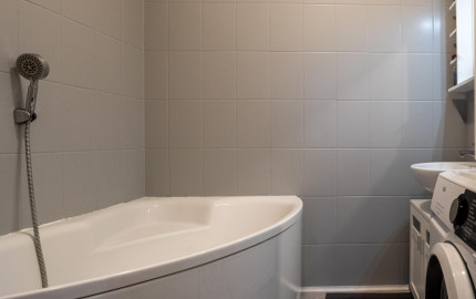 Moderný 3-izbový byt s balkónom, parkovaním a nízkymi nákladmi