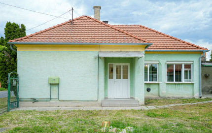 3-izbový rodinný dom s veľkým pozemkom v Starej Rajke, pri Bratislave