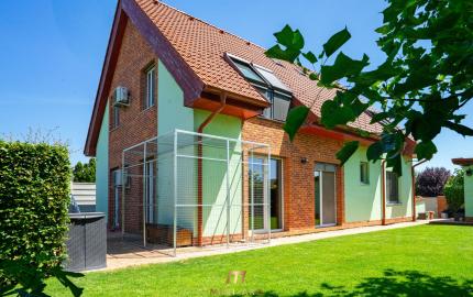 Prémiový 5-izbový dom s krásnou záhradou v Rajke len pár minút od Bratislavy
