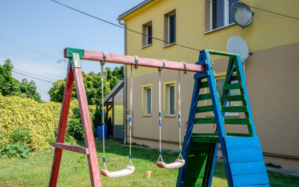 Zrekonštruovaný 2,5-izbový byt s terasou v Starej Rajke – bývanie ako v rodinnom dome