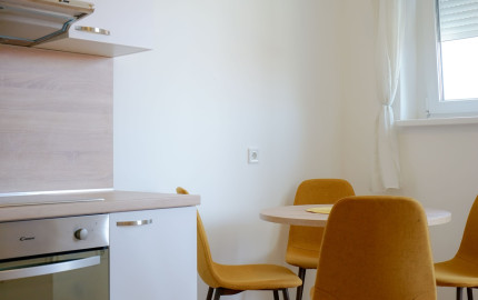 Kompletne zariadený 1,5-izbový byt s balkónom a parkovacím miestom – Rajka