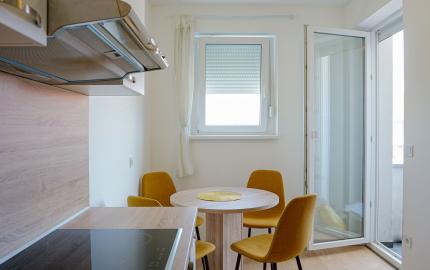 Kompletne zariadený 1,5-izbový byt s balkónom a parkovacím miestom – Rajka