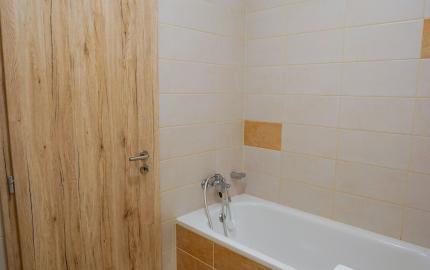 Kompletne zariadený 1,5-izbový byt s balkónom a parkovacím miestom – Rajka