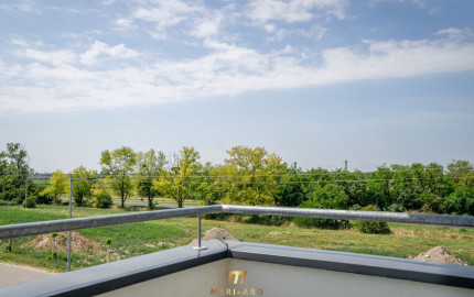 2-izbový byt na predaj, Rajka – kompletné zariadenie, parkovanie, balkón, klimatizácia