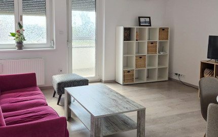 2-izbový byt na predaj, Rajka – kompletné zariadenie, parkovanie, balkón, klimatizácia