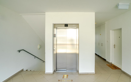 2-izbový byt na predaj, Rajka – kompletné zariadenie, parkovanie, balkón, klimatizácia