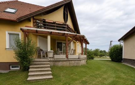 Veľký rodinný dom s kanceláriou pri Dunaji | 435 m²| pozemok 1 909 m² | Dunakiliti