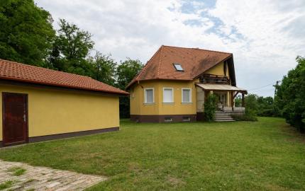 Veľký rodinný dom s kanceláriou pri Dunaji | 435 m²| pozemok 1 909 m² | Dunakiliti