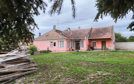 3-izbový rodinný dom na rekonštrukciu | Veľký rohový pozemok 739 m² | Dunakiliti pri Rajke