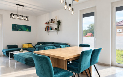 Moderný 4 izbový rodinný dom | Štýlový interiér | Krytá terasa | Dunasziget pri Rajke