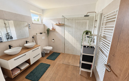 Moderný 4 izbový rodinný dom | Štýlový interiér | Krytá terasa | Dunasziget pri Rajke