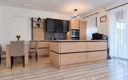Moderný 5-izbový rodinný dom | 2 bioklimatické pergoly | Tepelné čerpadlo | Garáž | Levél pri Rajke