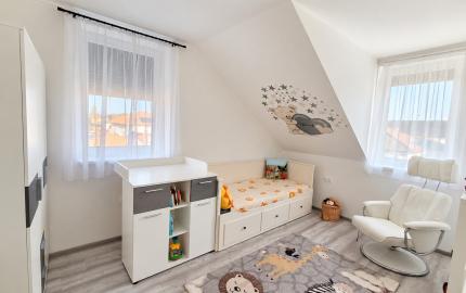 Moderný 5-izbový rodinný dom | 2 bioklimatické pergoly | Tepelné čerpadlo | Garáž | Levél pri Rajke