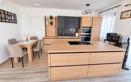 Moderný 5-izbový rodinný dom | 2 bioklimatické pergoly | Tepelné čerpadlo | Garáž | Levél pri Rajke