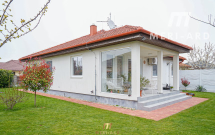 3-izbový rodinný dom s garážou, krbom a 600 m² krásnym pozemkom – Rajka, pri Bratislave
