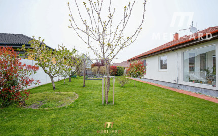 3-izbový rodinný dom s garážou, krbom a 600 m² krásnym pozemkom – Rajka, pri Bratislave