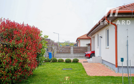 3-izbový rodinný dom s garážou, krbom a 600 m² krásnym pozemkom – Rajka, pri Bratislave