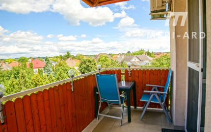 Priestranný 4-izbový byt • 2 balkóny • parkovanie • pokojná Rajka