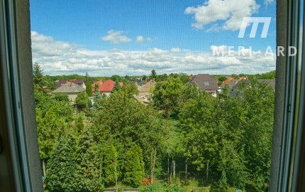 Priestranný 4-izbový byt • 2 balkóny • parkovanie • pokojná Rajka