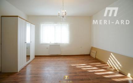 Zrekonštruovaný rodinný dom s veľkým 700m² pozemkom – stará Rajka
