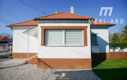 Zrekonštruovaný rodinný dom s veľkým 700m² pozemkom – stará Rajka