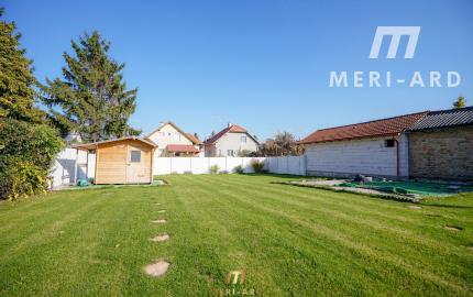 Zrekonštruovaný rodinný dom s veľkým 700m² pozemkom – stará Rajka