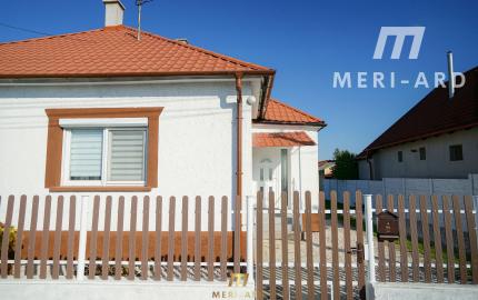 Zrekonštruovaný rodinný dom s veľkým 700m² pozemkom – stará Rajka