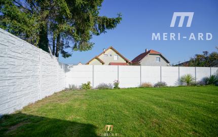 Zrekonštruovaný rodinný dom s veľkým 700m² pozemkom – stará Rajka